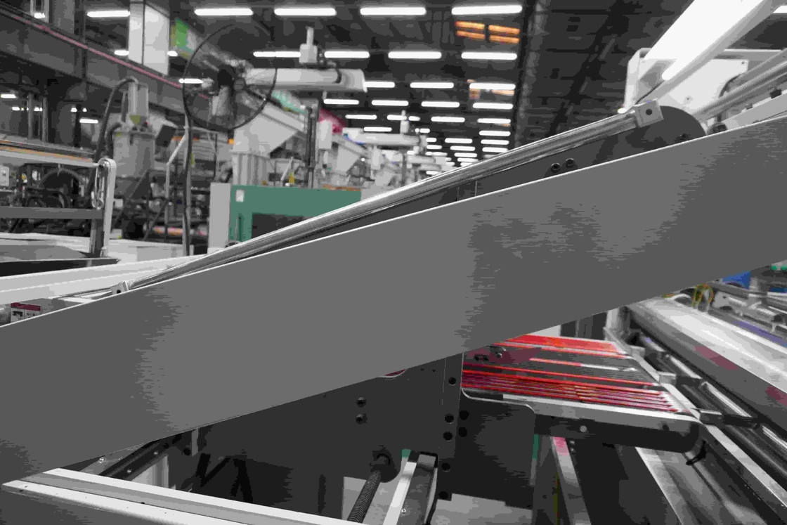 High Precision Cardboard Laminator with ±0.5mm Accuracy and 100-800g/m2 Upper Paper Thickness